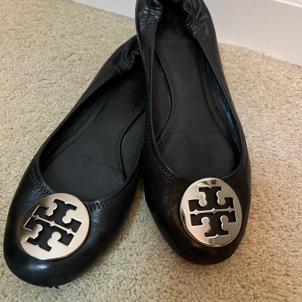 Tory Burch Reva flat black with silver logo